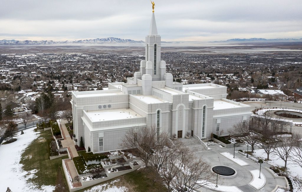 (Leah Hogsten | The Salt Lake Tribune) The Angel Moroni atop The Church of Jesus Christ of Latter-day Saints' Bountiful Temple, Dec. 10, 2022, with the shrinking Great Salt Lake visible in the background.